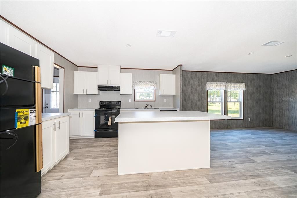 For Sale: $239,900 (4 beds, 2 baths, 1725 Square Feet)