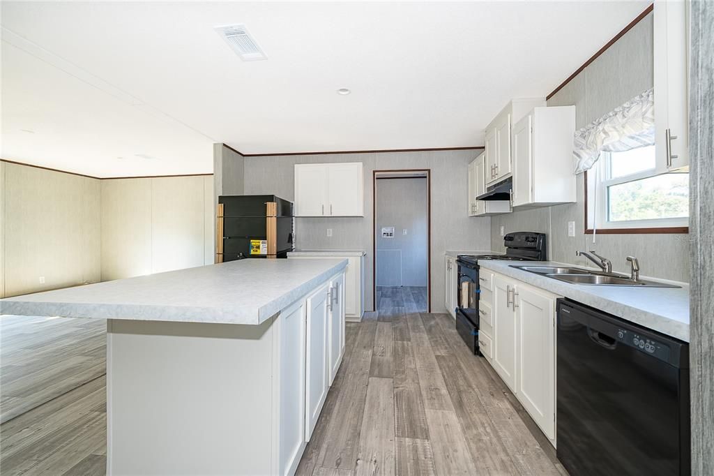 For Sale: $239,900 (4 beds, 2 baths, 1725 Square Feet)