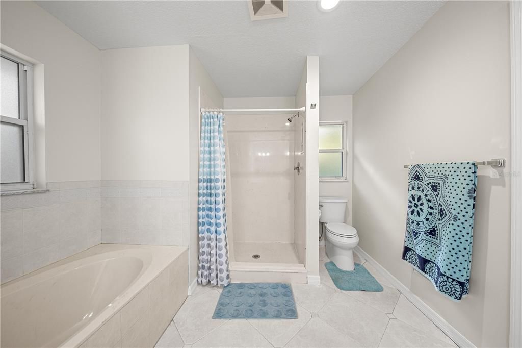 For Sale: $449,000 (3 beds, 2 baths, 1921 Square Feet)