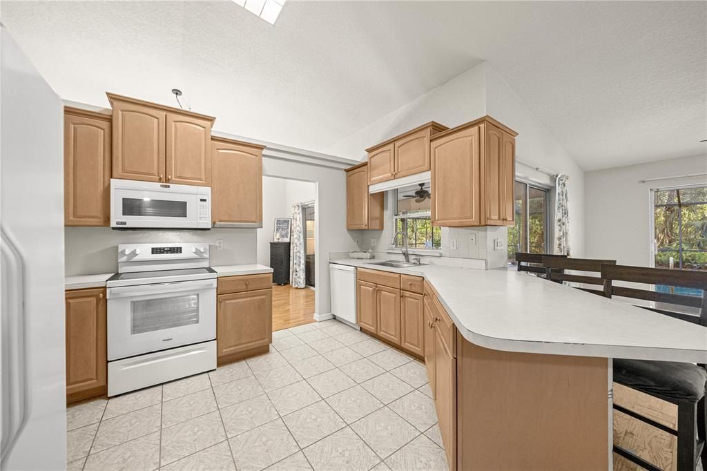 For Sale: $449,000 (3 beds, 2 baths, 1921 Square Feet)