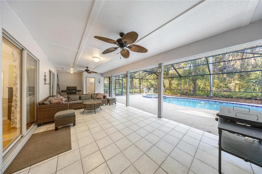 For Sale: $449,000 (3 beds, 2 baths, 1921 Square Feet)