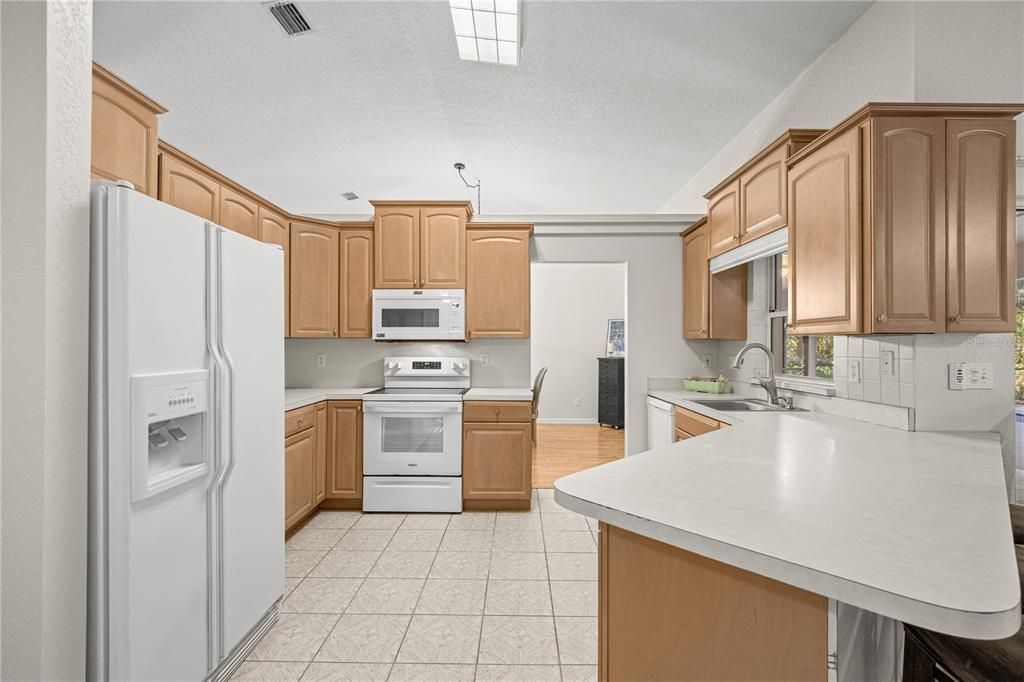 For Sale: $449,000 (3 beds, 2 baths, 1921 Square Feet)