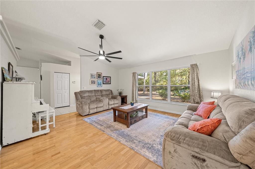 For Sale: $449,000 (3 beds, 2 baths, 1921 Square Feet)