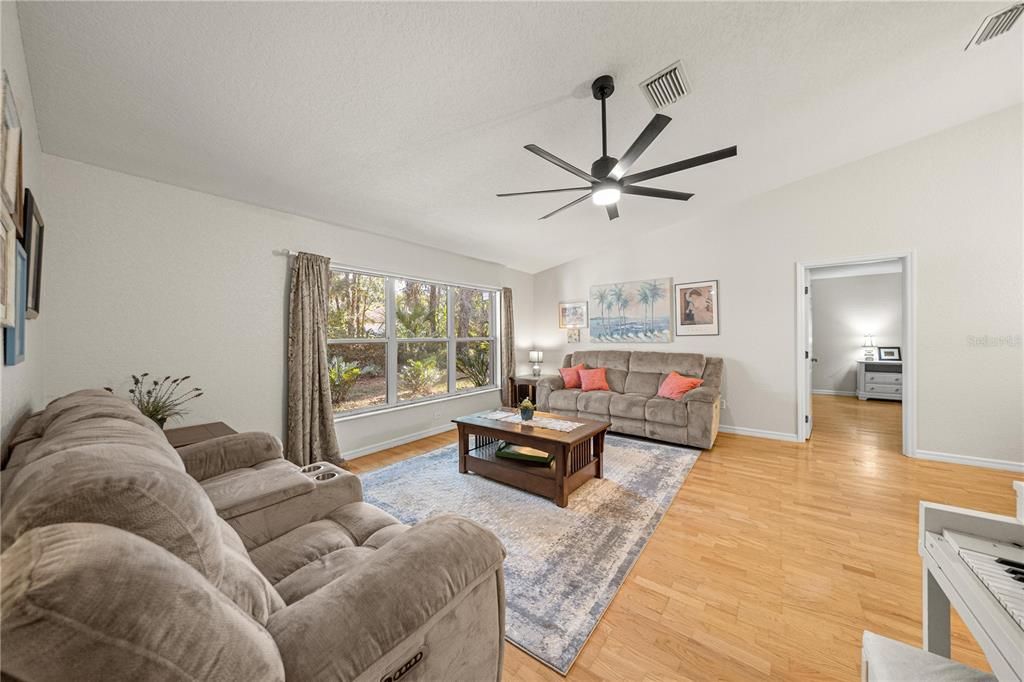 For Sale: $449,000 (3 beds, 2 baths, 1921 Square Feet)