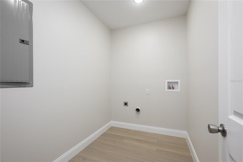 For Sale: $359,900 (4 beds, 3 baths, 2346 Square Feet)