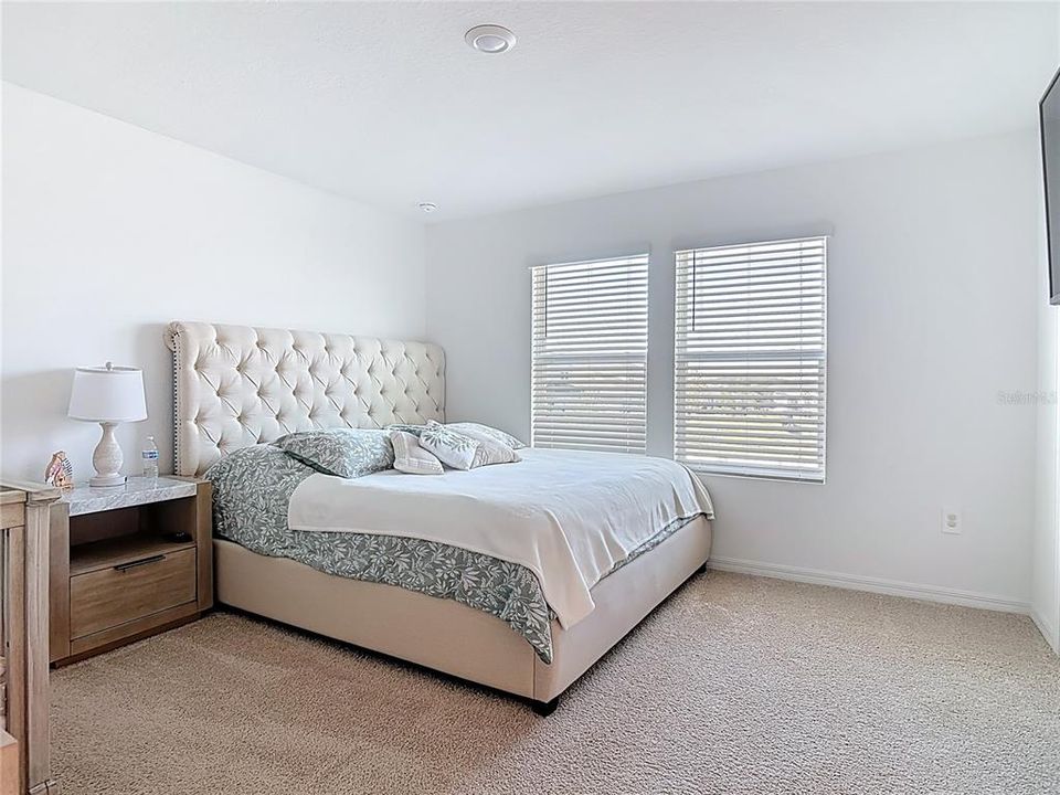 На продажу: $410,000 (4 спален, 2 ванн, 2240 Квадратных фут)