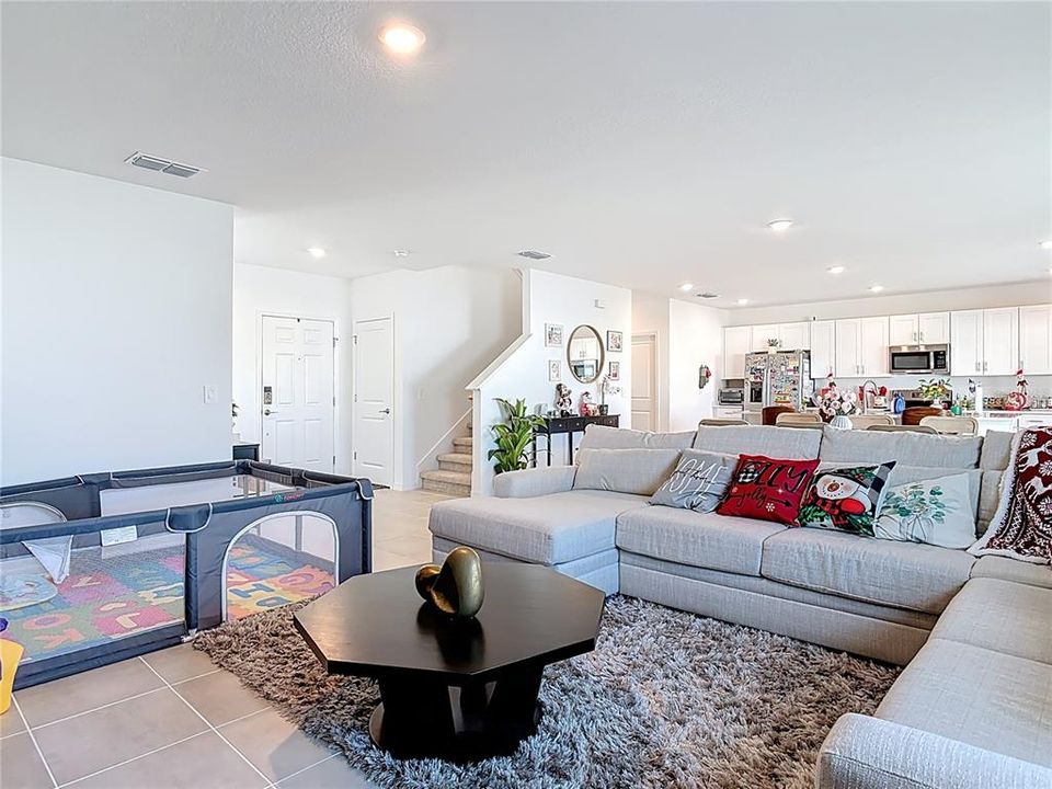 На продажу: $410,000 (4 спален, 2 ванн, 2240 Квадратных фут)