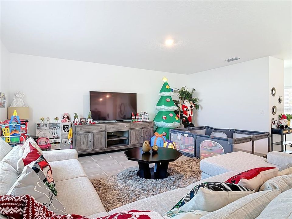 На продажу: $410,000 (4 спален, 2 ванн, 2240 Квадратных фут)