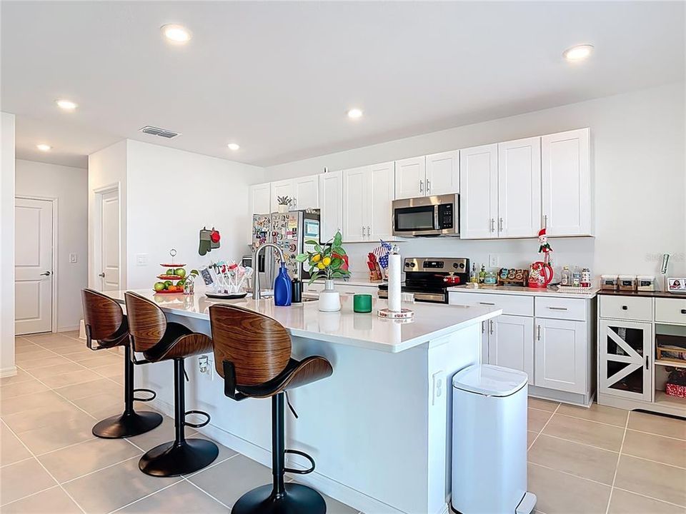 На продажу: $410,000 (4 спален, 2 ванн, 2240 Квадратных фут)