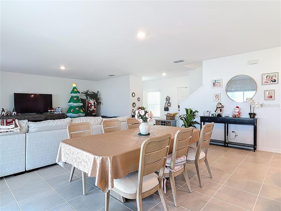 На продажу: $410,000 (4 спален, 2 ванн, 2240 Квадратных фут)