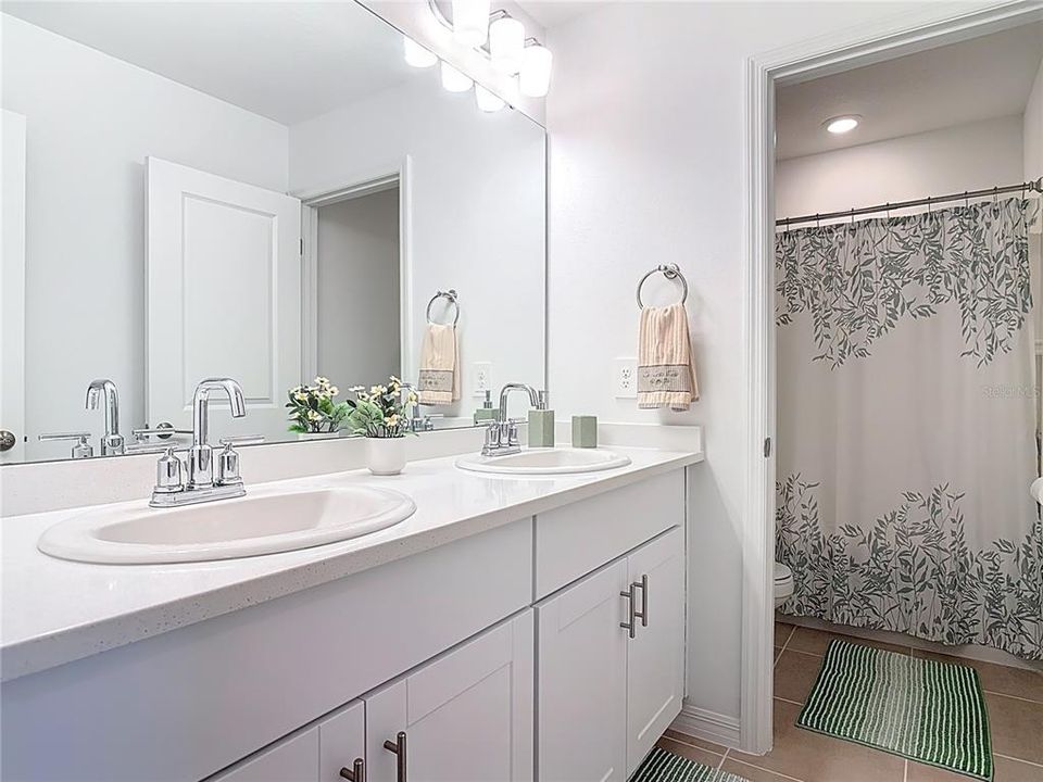 На продажу: $410,000 (4 спален, 2 ванн, 2240 Квадратных фут)