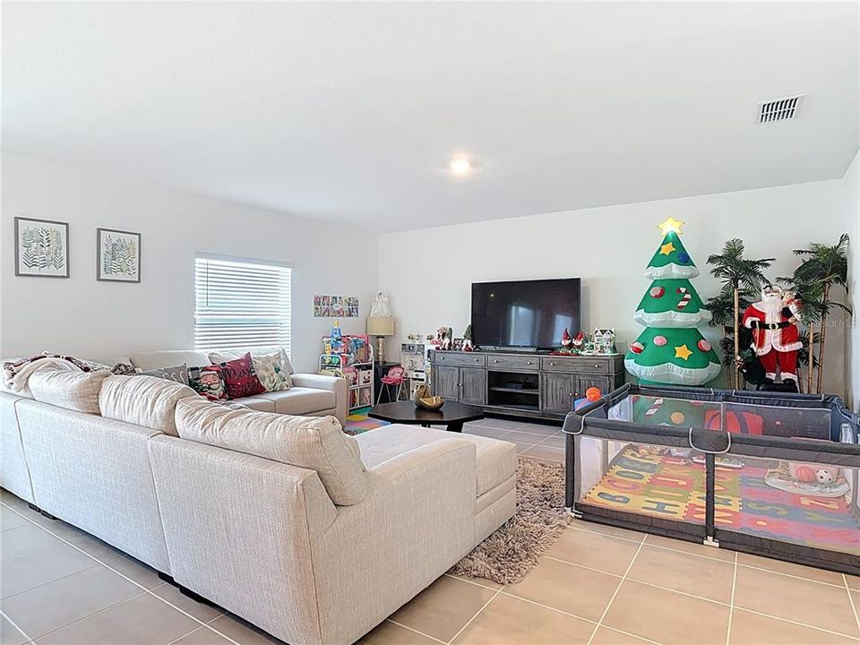 На продажу: $410,000 (4 спален, 2 ванн, 2240 Квадратных фут)