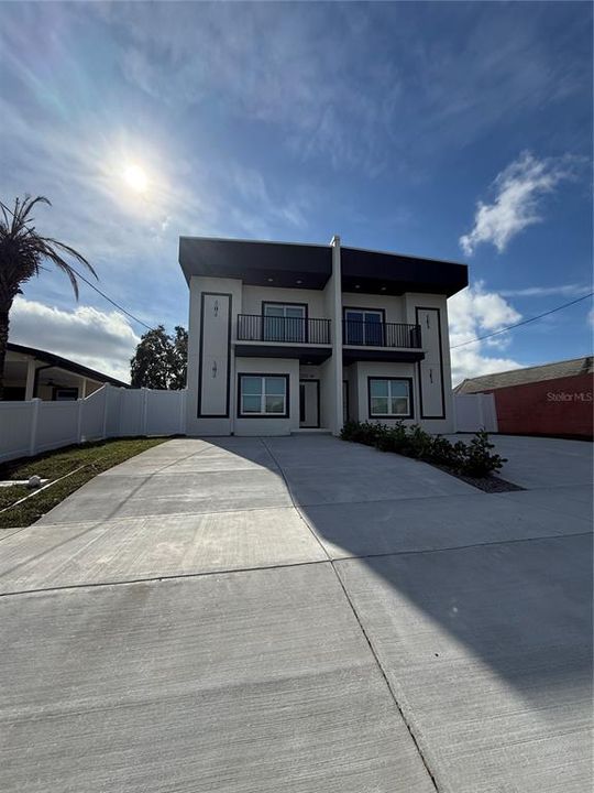 En Renta: $3,200 (4 camas, 3 baños, 2000 Pies cuadrados)