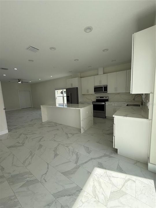 En Renta: $3,200 (4 camas, 3 baños, 2000 Pies cuadrados)