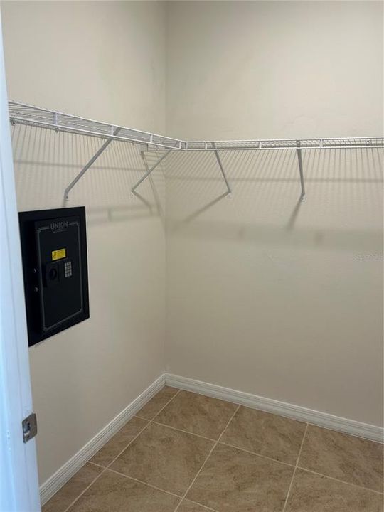 出租: $2,000 (3 贝兹, 2 浴室, 1718 平方英尺)