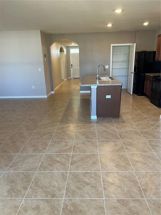 出租: $2,000 (3 贝兹, 2 浴室, 1718 平方英尺)