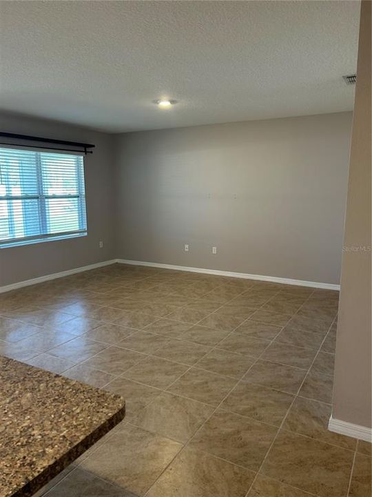 出租: $2,000 (3 贝兹, 2 浴室, 1718 平方英尺)