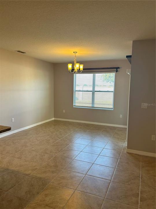 出租: $2,000 (3 贝兹, 2 浴室, 1718 平方英尺)