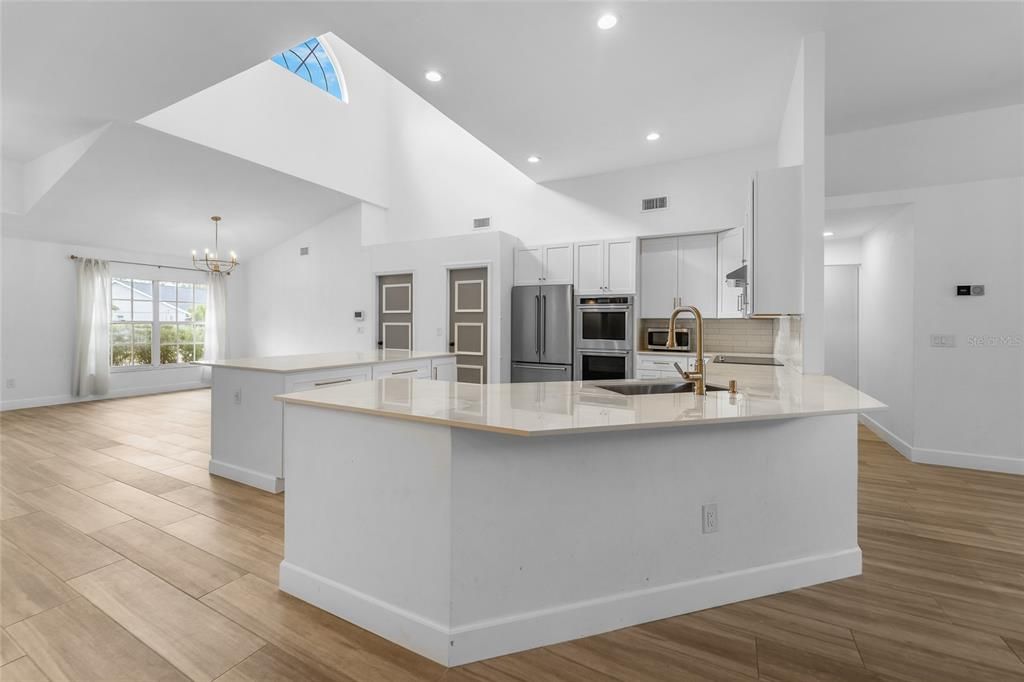 出租: $3,100 (4 贝兹, 2 浴室, 2409 平方英尺)