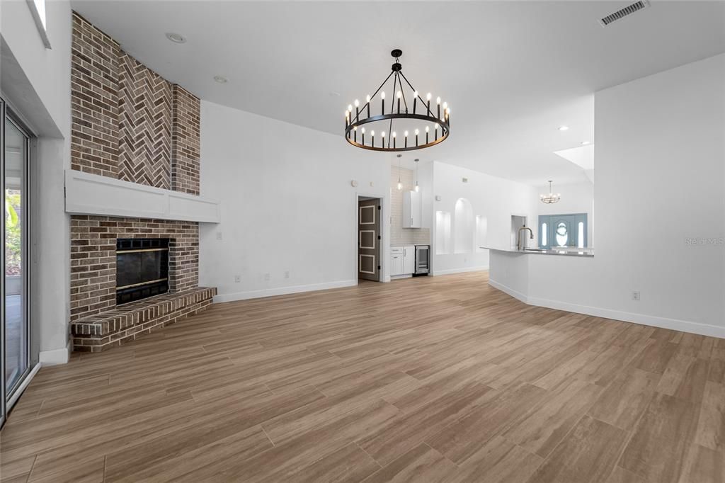 出租: $3,100 (4 贝兹, 2 浴室, 2409 平方英尺)