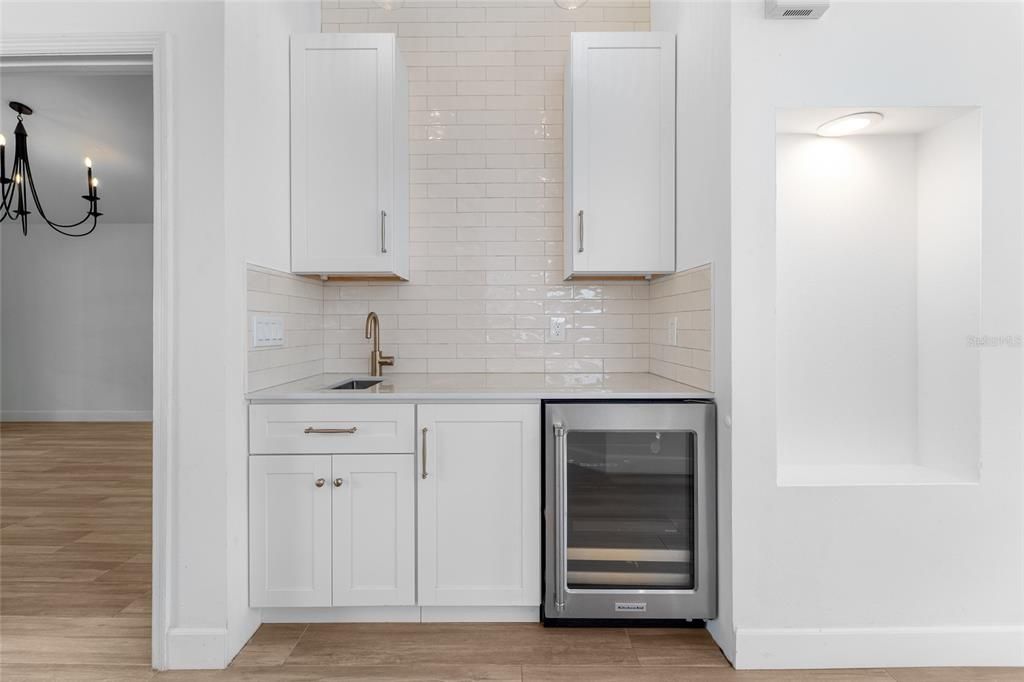 出租: $3,100 (4 贝兹, 2 浴室, 2409 平方英尺)