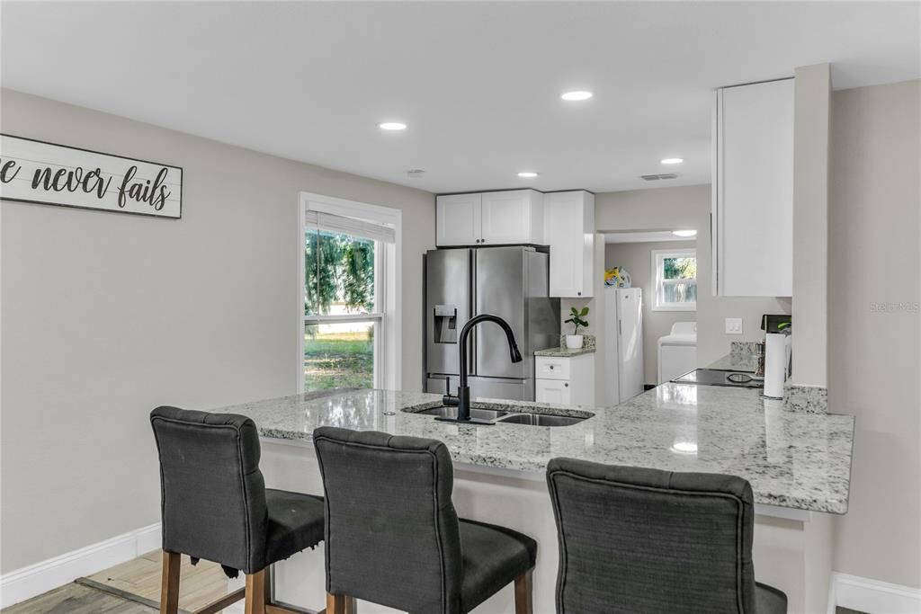 На продажу: $345,000 (3 спален, 2 ванн, 2056 Квадратных фут)