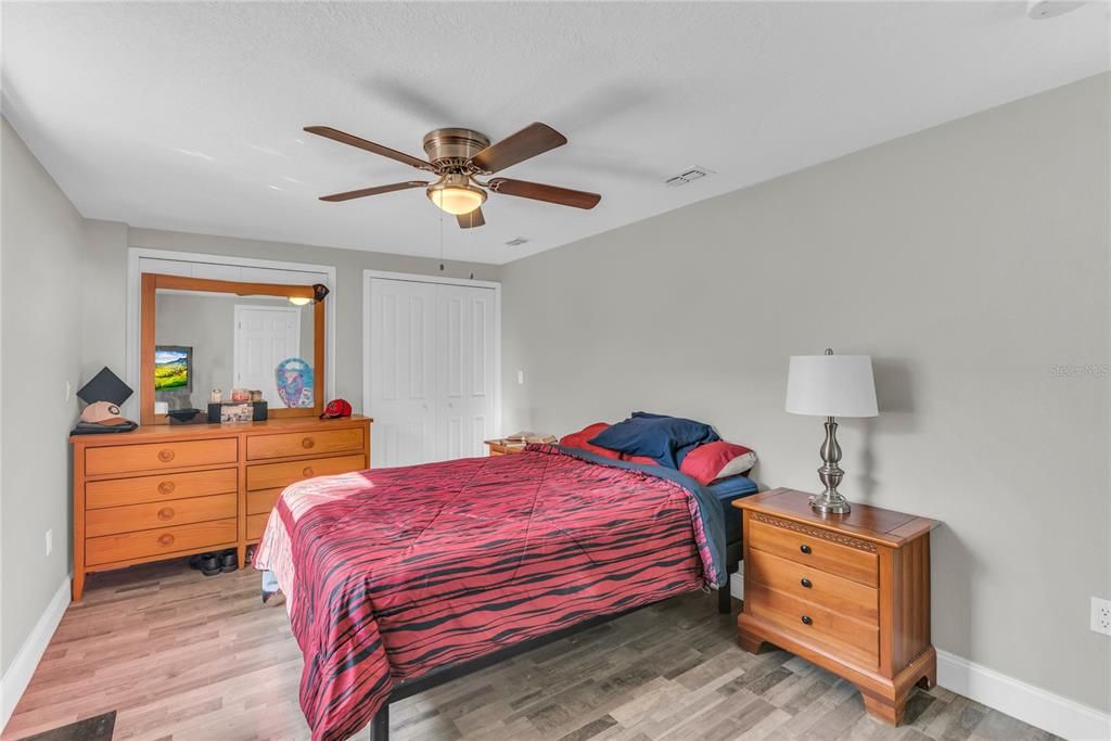 На продажу: $345,000 (3 спален, 2 ванн, 2056 Квадратных фут)