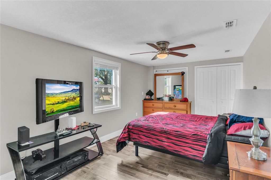 На продажу: $345,000 (3 спален, 2 ванн, 2056 Квадратных фут)