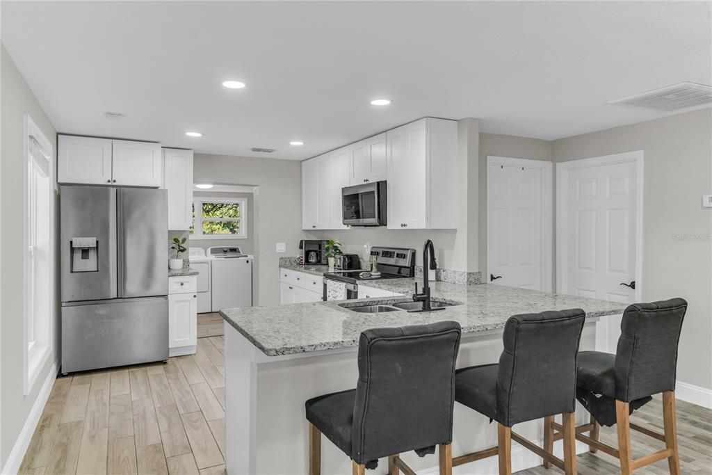 На продажу: $345,000 (3 спален, 2 ванн, 2056 Квадратных фут)