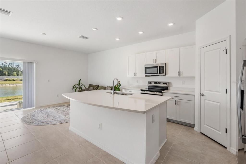 For Sale: $290,000 (3 beds, 2 baths, 1373 Square Feet)