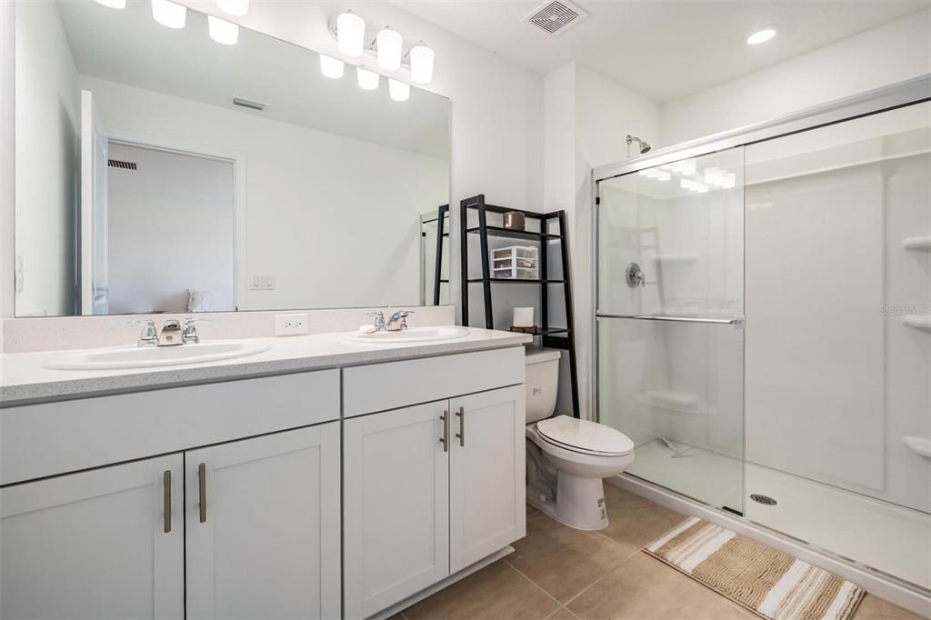 For Sale: $290,000 (3 beds, 2 baths, 1373 Square Feet)