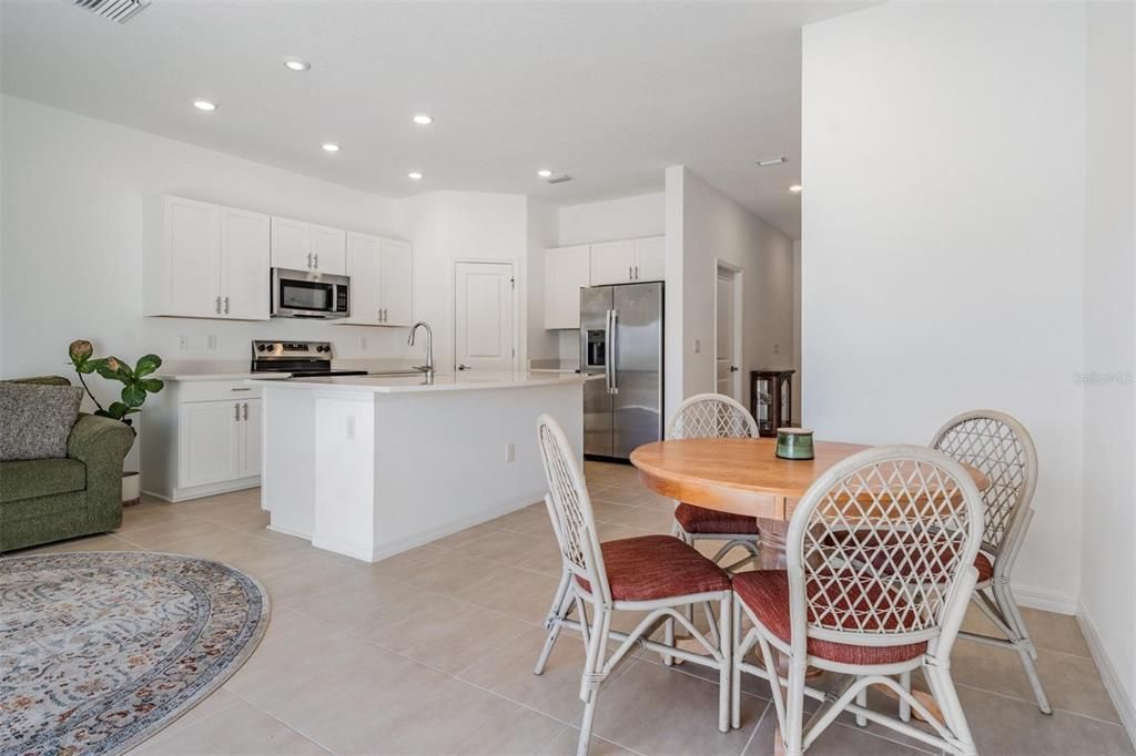 For Sale: $290,000 (3 beds, 2 baths, 1373 Square Feet)