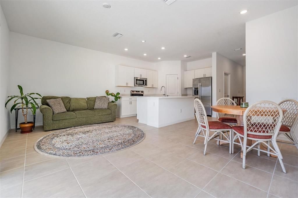 For Sale: $290,000 (3 beds, 2 baths, 1373 Square Feet)