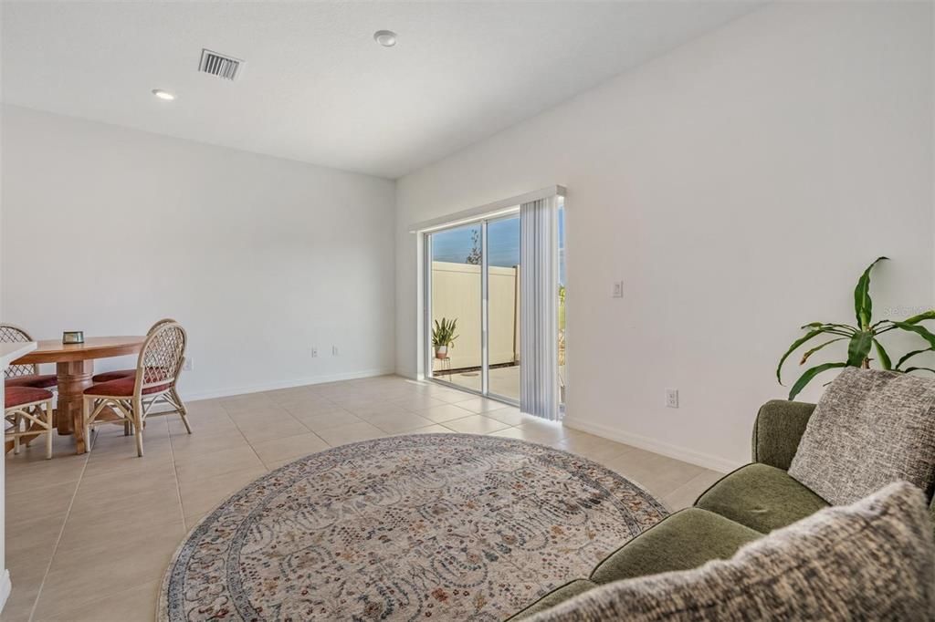 For Sale: $290,000 (3 beds, 2 baths, 1373 Square Feet)