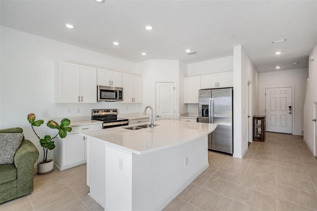 For Sale: $290,000 (3 beds, 2 baths, 1373 Square Feet)