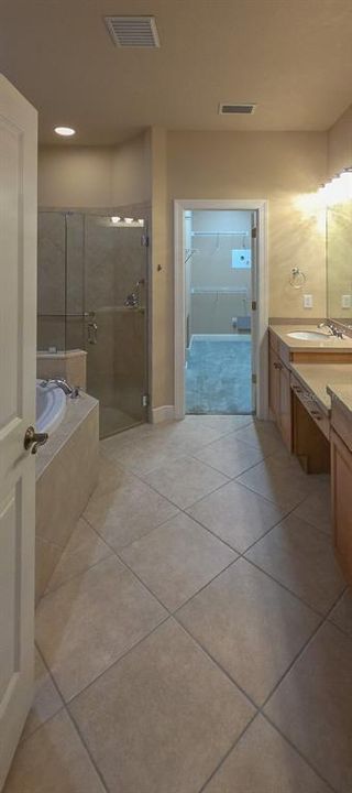 For Rent: $2,600 (3 beds, 2 baths, 2286 Square Feet)