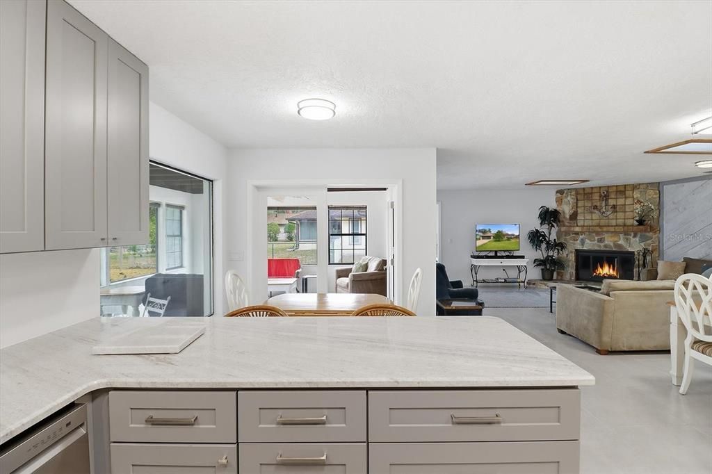 En Venta: $569,000 (3 camas, 2 baños, 2202 Pies cuadrados)