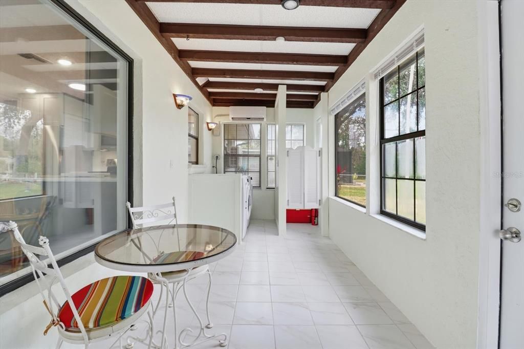 En Venta: $569,000 (3 camas, 2 baños, 2202 Pies cuadrados)