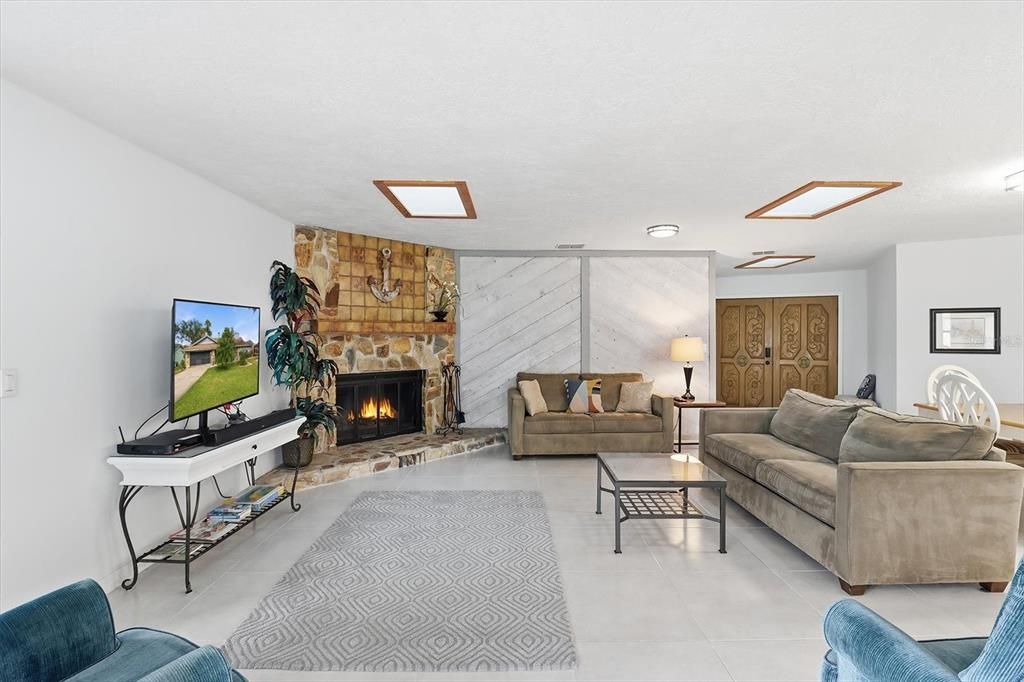 En Venta: $569,000 (3 camas, 2 baños, 2202 Pies cuadrados)