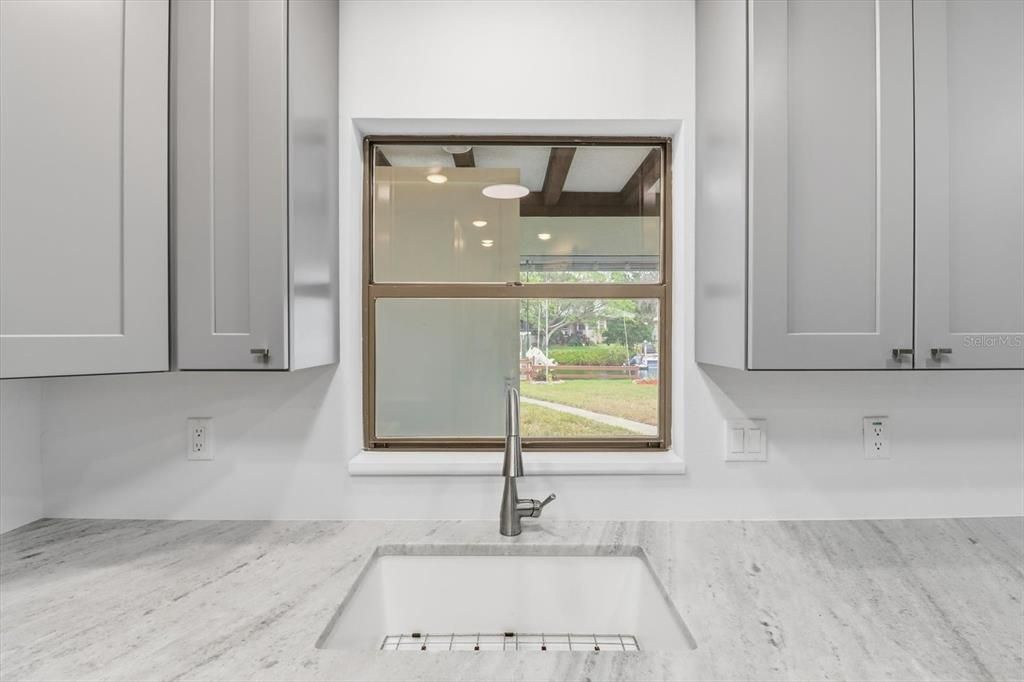 En Venta: $569,000 (3 camas, 2 baños, 2202 Pies cuadrados)