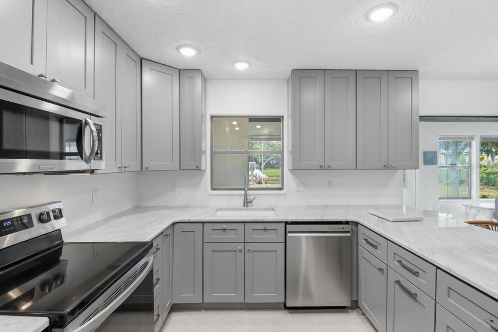 En Venta: $569,000 (3 camas, 2 baños, 2202 Pies cuadrados)