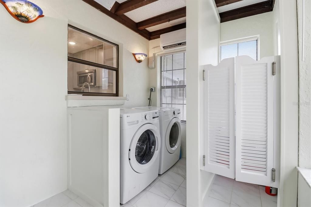 En Venta: $569,000 (3 camas, 2 baños, 2202 Pies cuadrados)