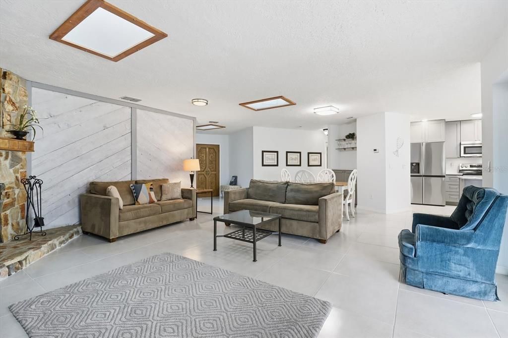 En Venta: $569,000 (3 camas, 2 baños, 2202 Pies cuadrados)