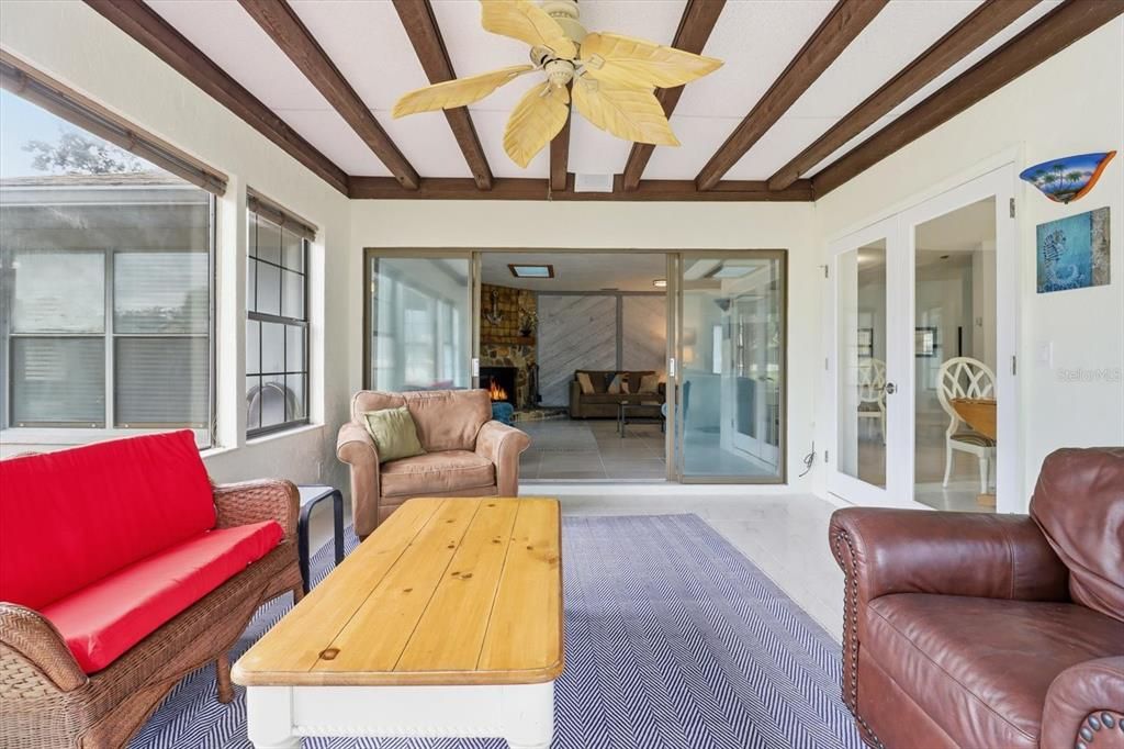 En Venta: $569,000 (3 camas, 2 baños, 2202 Pies cuadrados)