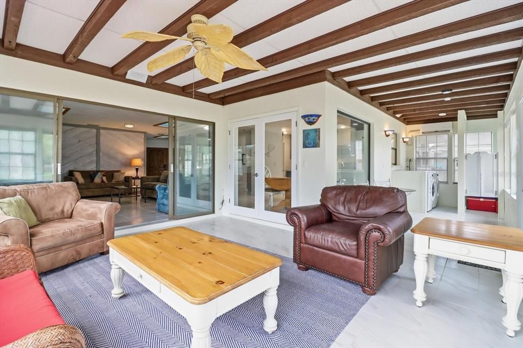 En Venta: $569,000 (3 camas, 2 baños, 2202 Pies cuadrados)