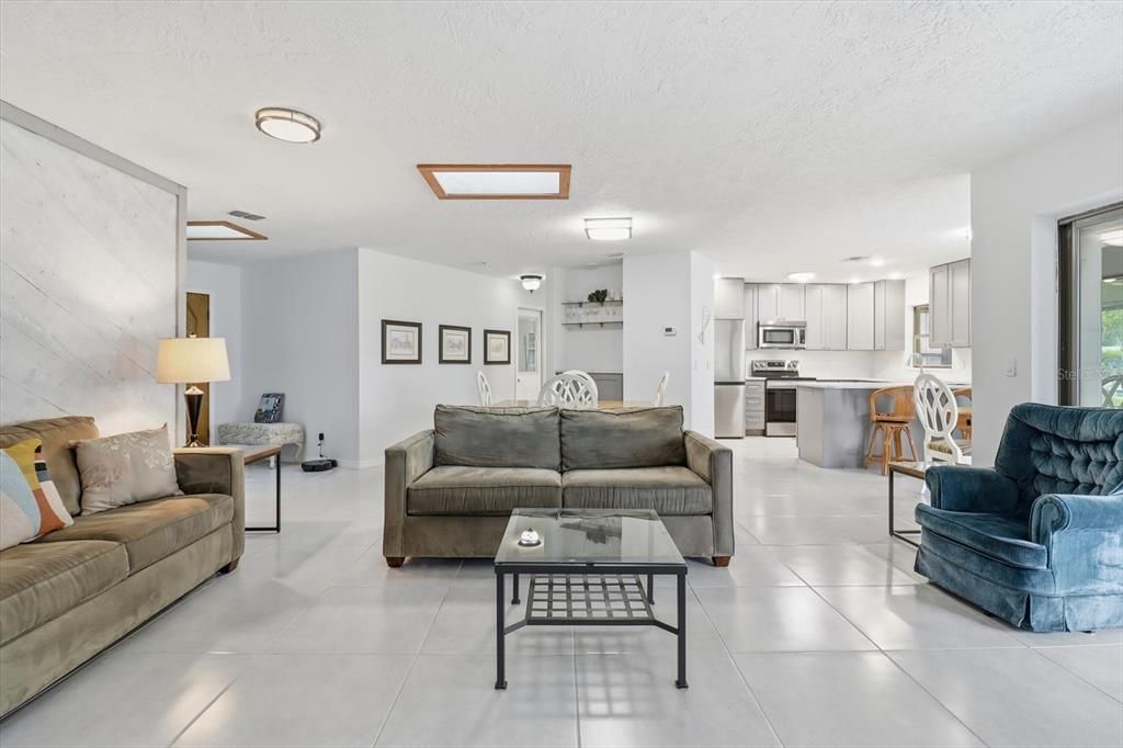 En Venta: $569,000 (3 camas, 2 baños, 2202 Pies cuadrados)