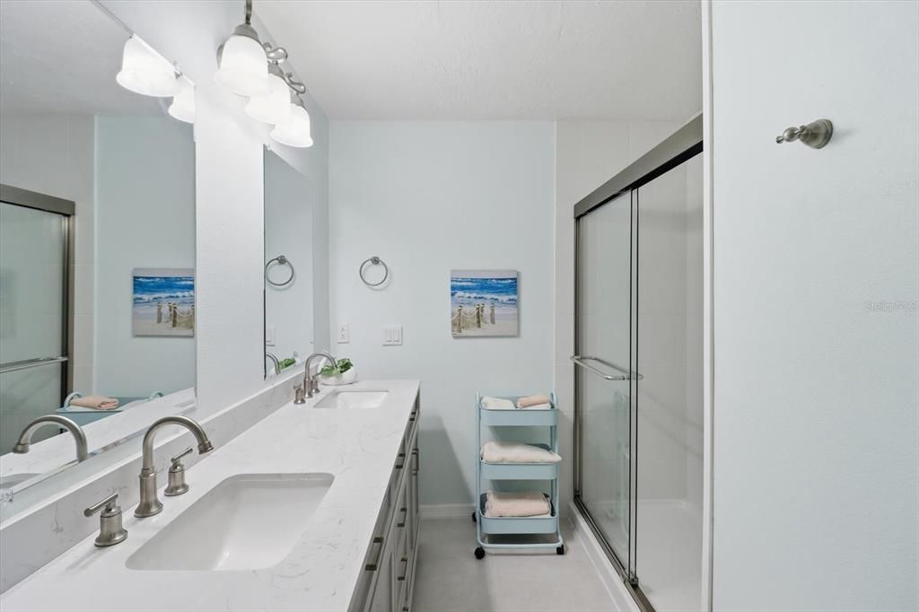 En Venta: $569,000 (3 camas, 2 baños, 2202 Pies cuadrados)