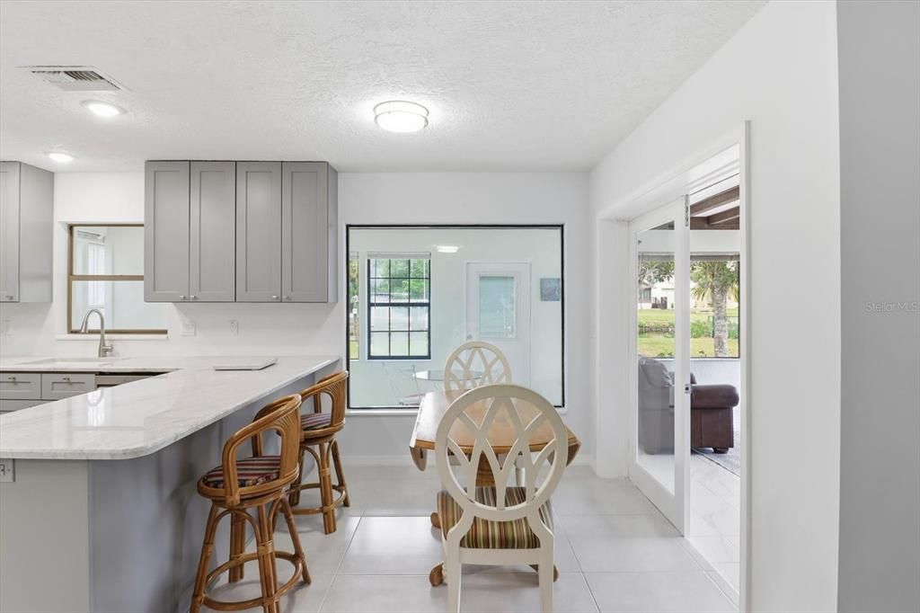 En Venta: $569,000 (3 camas, 2 baños, 2202 Pies cuadrados)