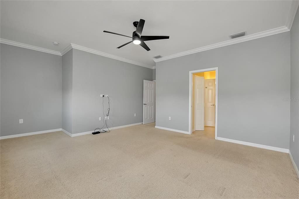 For Sale: $299,000 (3 beds, 2 baths, 1881 Square Feet)