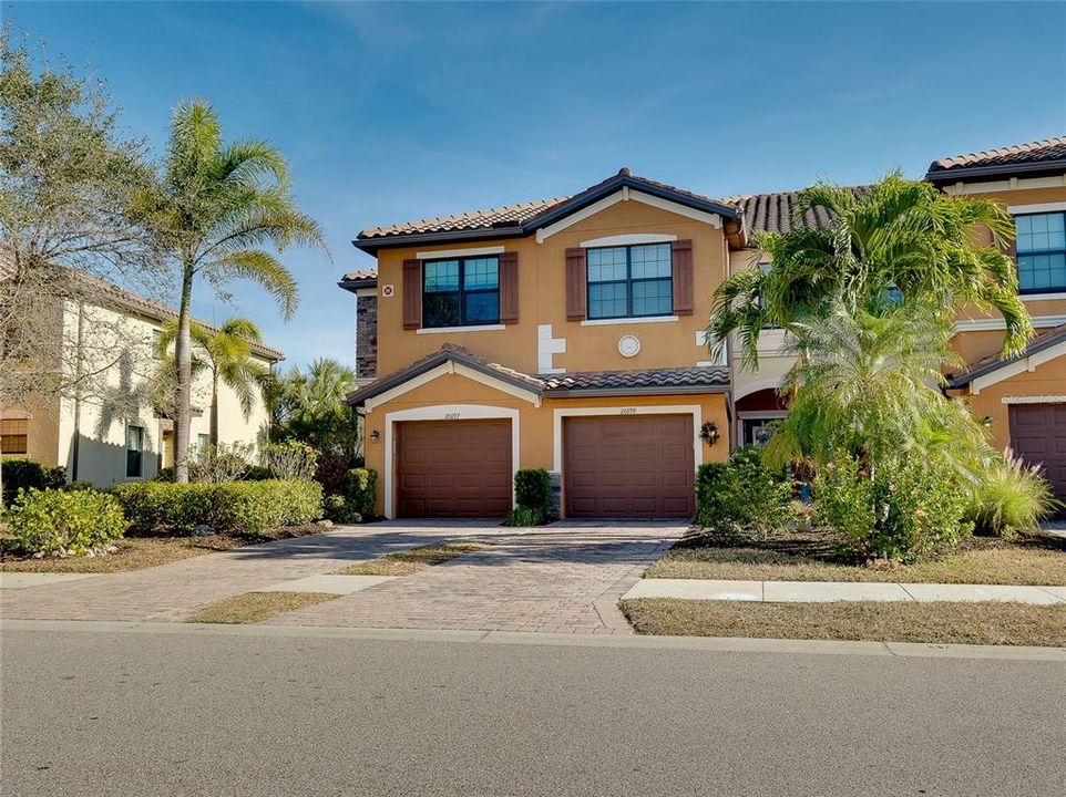 For Sale: $299,000 (3 beds, 2 baths, 1881 Square Feet)